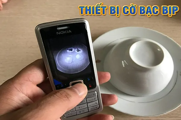 Bát chứa camera quan sát trong xóc đĩa