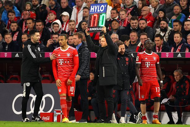 Pha thay người bất đắc dĩ của Bayern phút 20