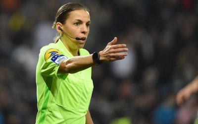 Nữ trọng tài Stephanie Frappart (người Pháp) tham gia điều hành các trận đấu ở World Cup 2022