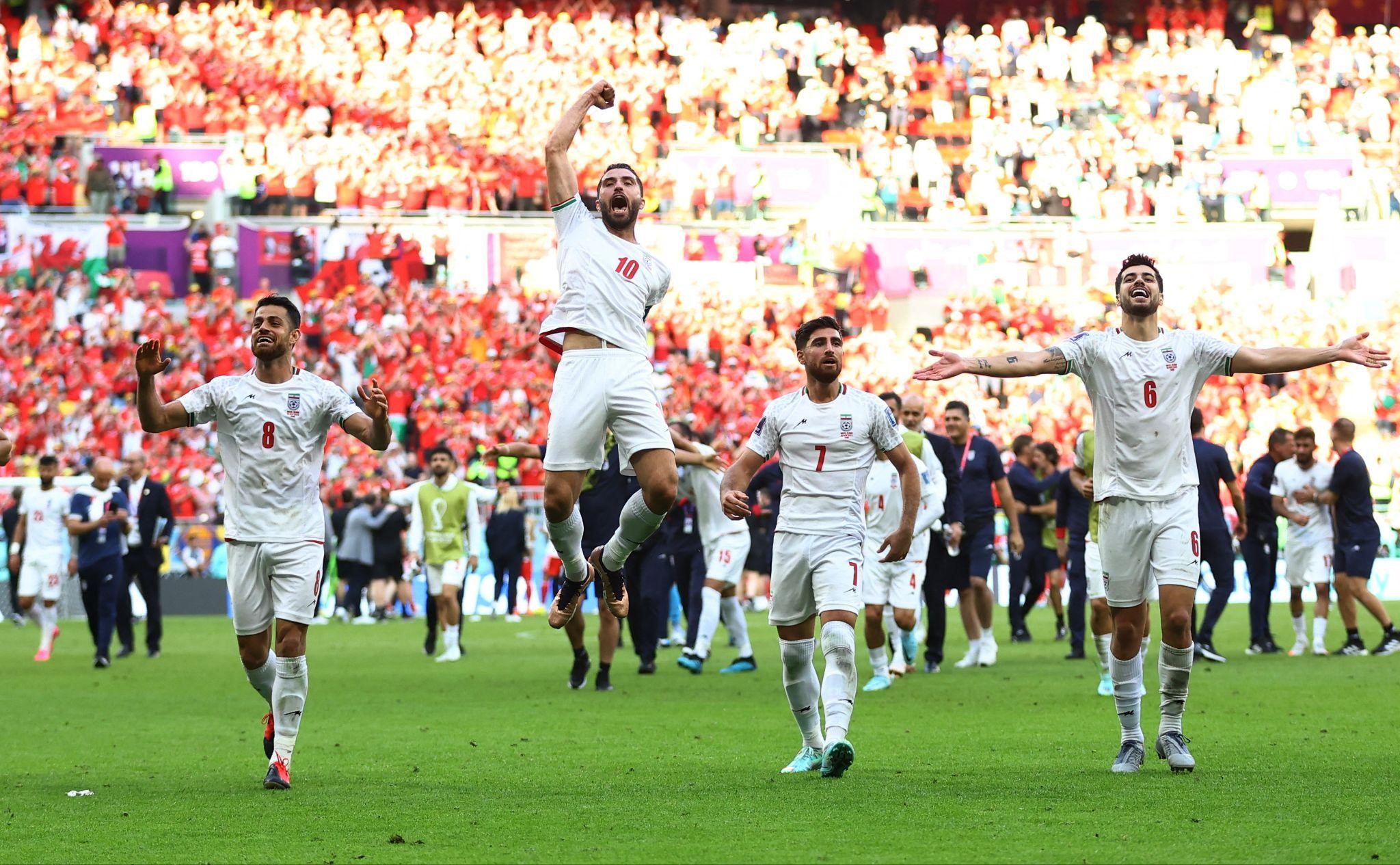 Tuyển iran ăn mừng sau chiến thắng 0-2 trước xứ Wales