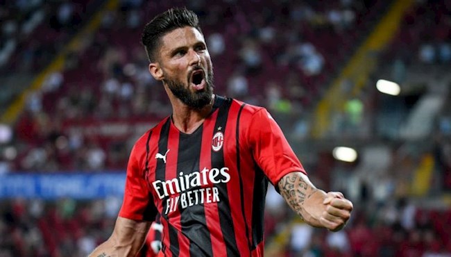 Olivier Giroud tỏa sáng rực rỡ trong màu áo AC Milan 
