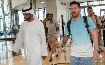 Messi với thần sắc rất tốt sau chuyến bay dài