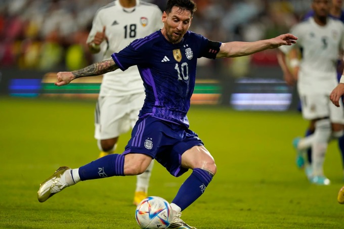 Messi và các đồng đội thắng đậm UAE 