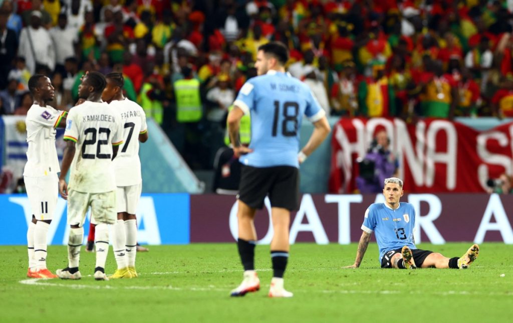 Các cầu thủ Ghana ăn mừng khi thua Uruguay 0-2 - (Kubet cập nhật)  
