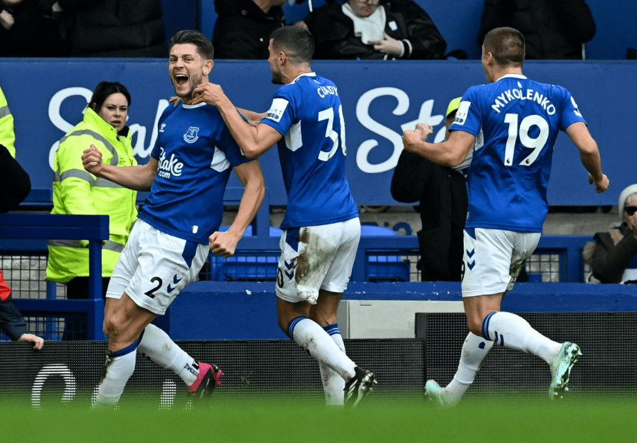 Pemain Everton merayakan gol ke gawang Arsenal - (Update Kubet)