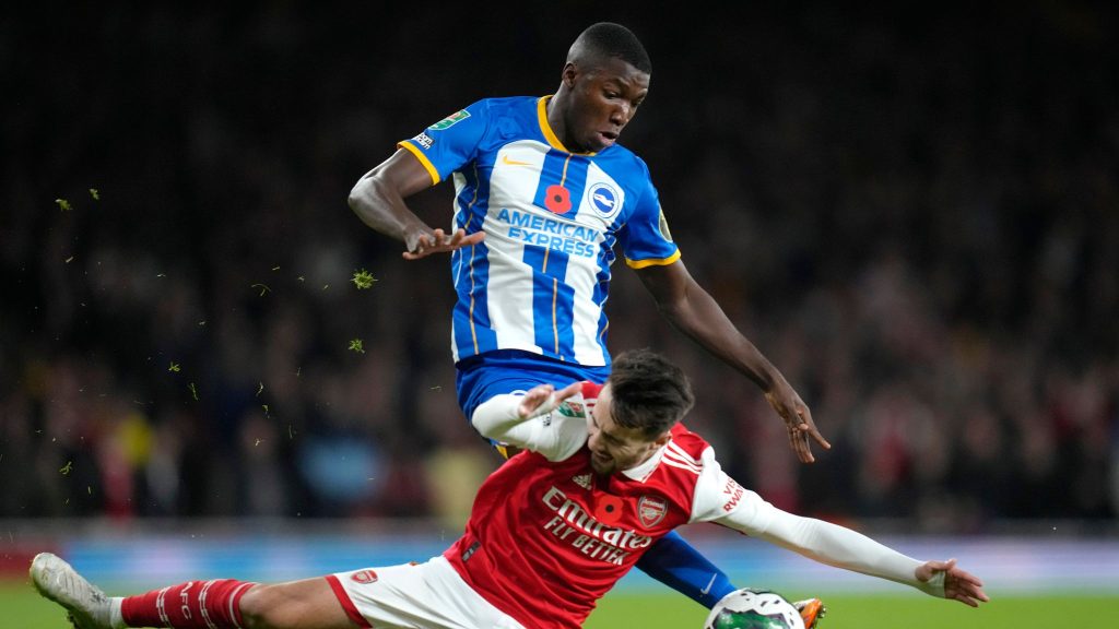 Caicedo berbaju biru, berselisih dengan pemain Arsenal - (Pembaruan Kubet)  