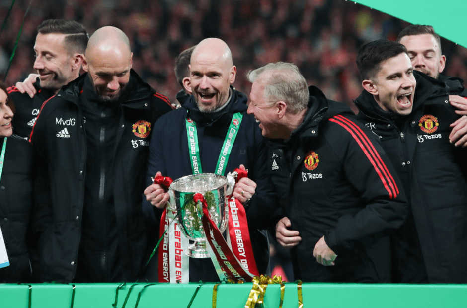 Ten Hag và chiếc Cup đầu tiên khi dẫn dắt Man Utd. (Kubet cập nhật)