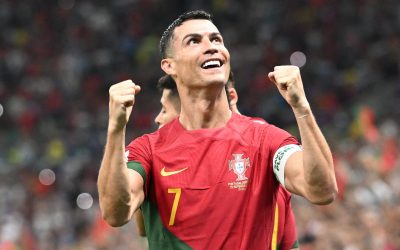 Ronaldo vượt mặt đàn anh với 830 bàn thắng