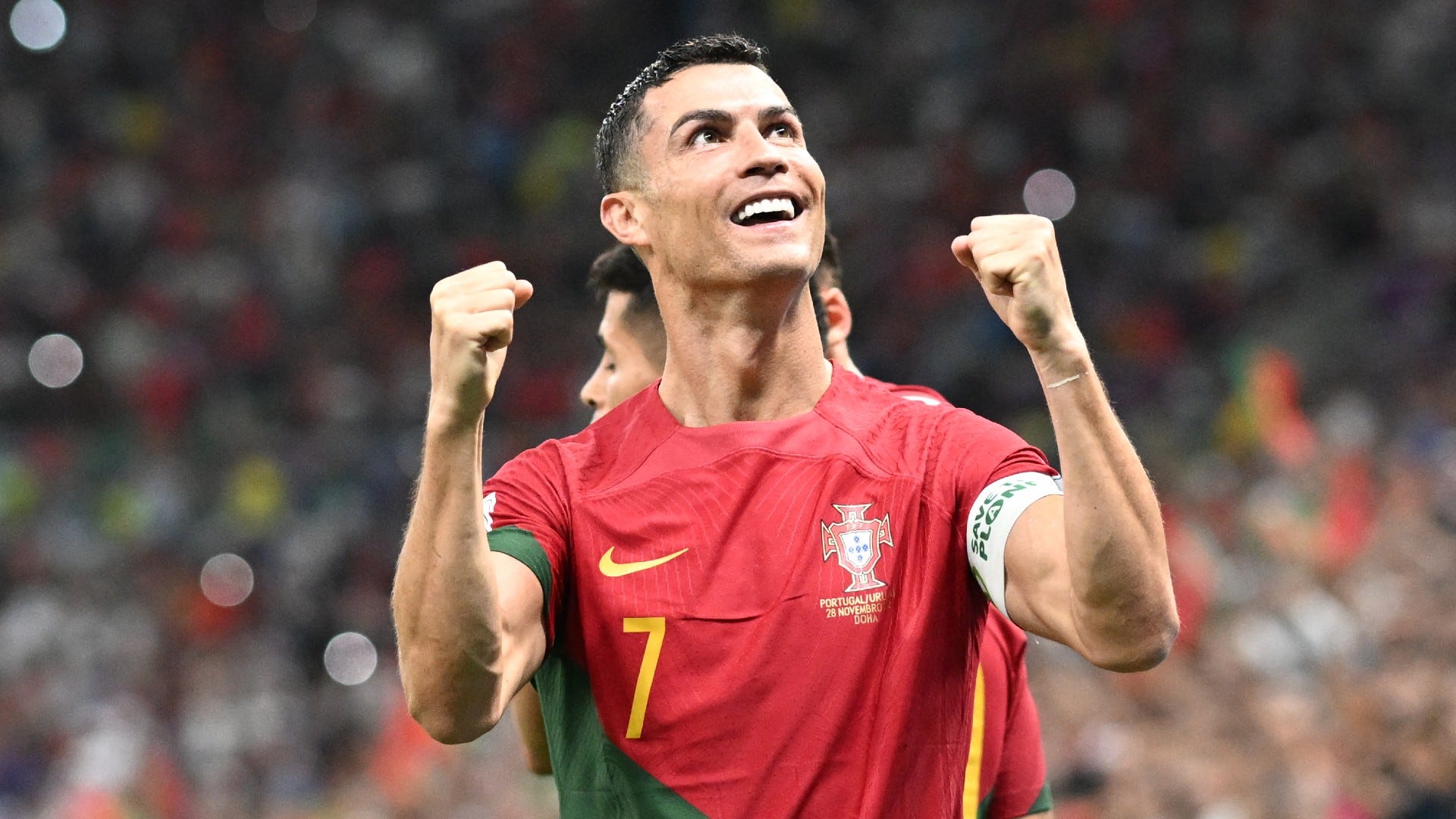 Ronaldo vượt mặt đàn anh với 830 bàn thắng