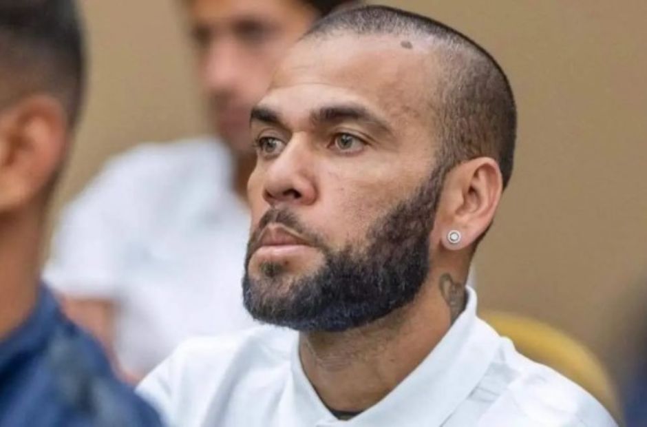 Alves bị bắt vì tội “Tấn Công Tình Dục” tại một hộp đêm tại Barcelona