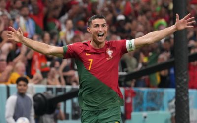 Ronaldo đã lập cú đúp bàn thắng trong màu áo tuyển quốc gia Bồ Đào Nha ở tuổi 38