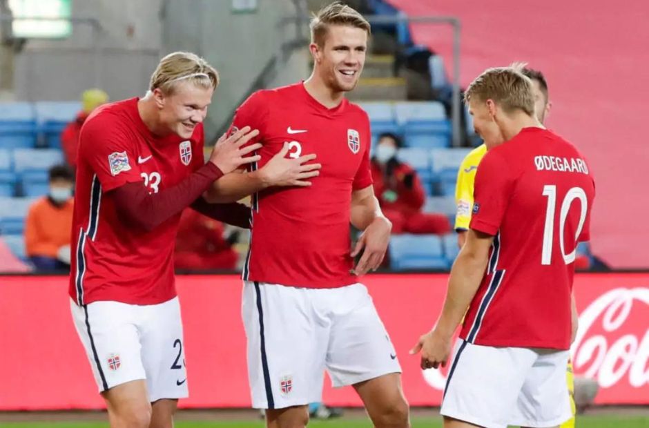 Erling Haaland Vs Odegaard trong màu áo tuyển quốc gia Na Uy 