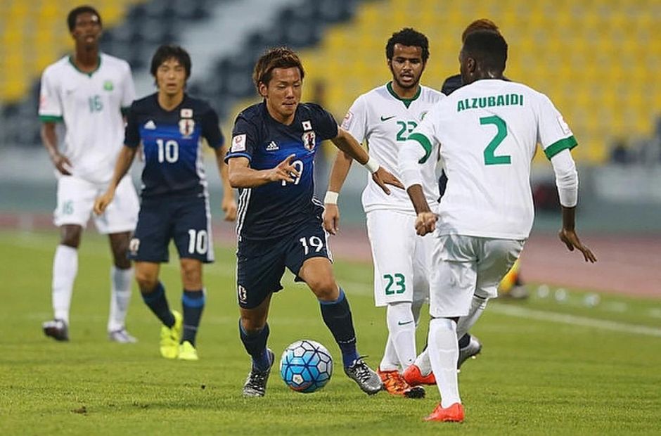 Các cầu thủ U23 UAE trong trang phục màu trắng khi đối đầu tuyển Nhật Bản