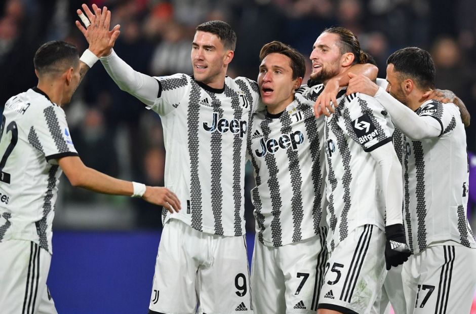 Các cầu thủ Juventus ăn mừng bàn thắng cùng nhau 
