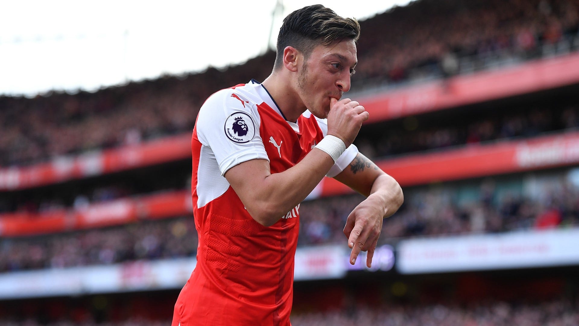 Ozil thành công rực rỡ trong màu áo Arsenal