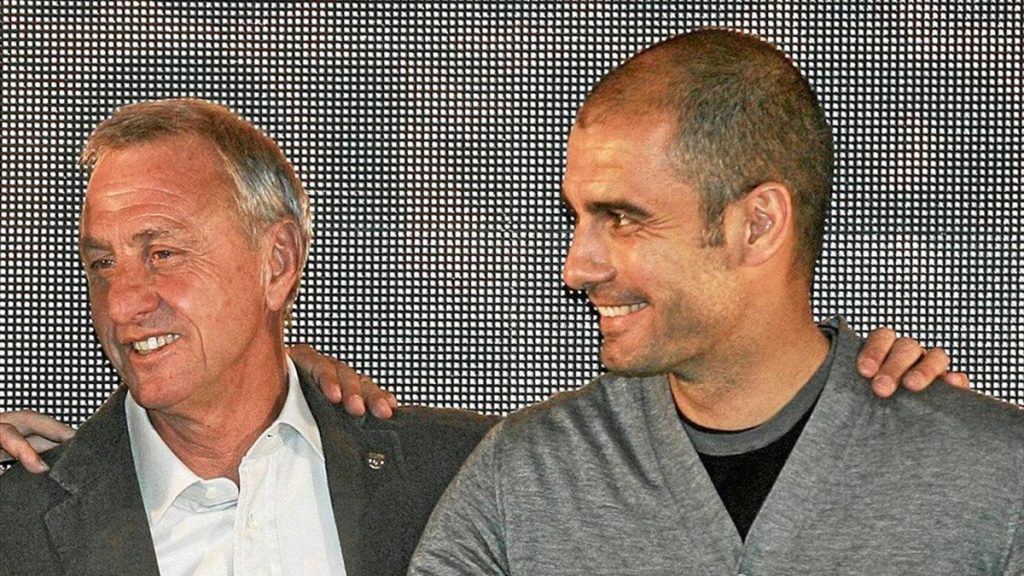 Pep khi còn huấn luyện Barca và người thầy lớn Johan Cruyff của ông.