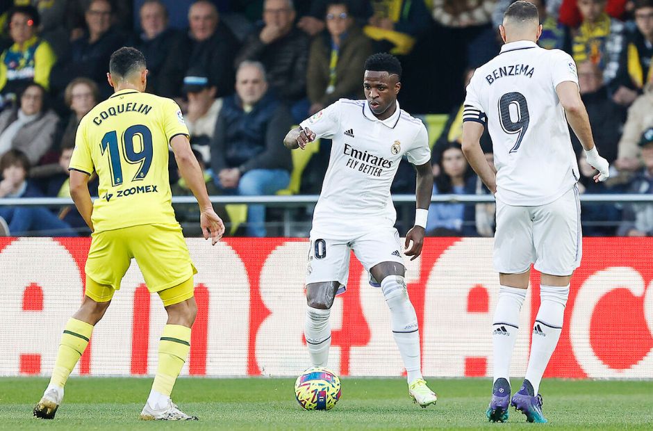 Tiền đạo cánh Vinicius của Real Madrid đang trong một pha dàn xếp tấn công