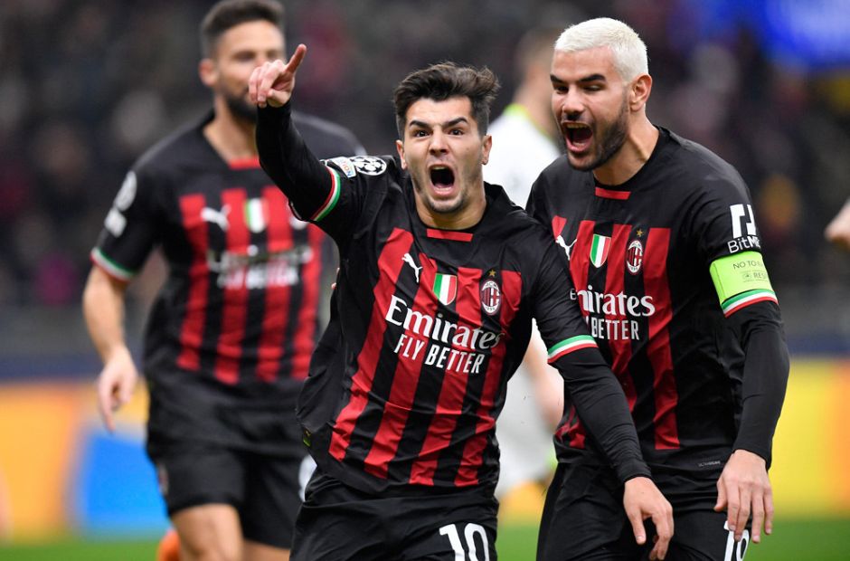 Các cầu thủ AC Milan ăn mừng bàn thắng vào lưới Tottenham tại vòng 1/8 Champions League 