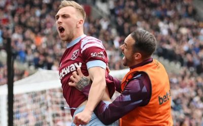 Jarrod Bowen có pha sút đập đất san bằng tỷ số 2-2 cho West Ham