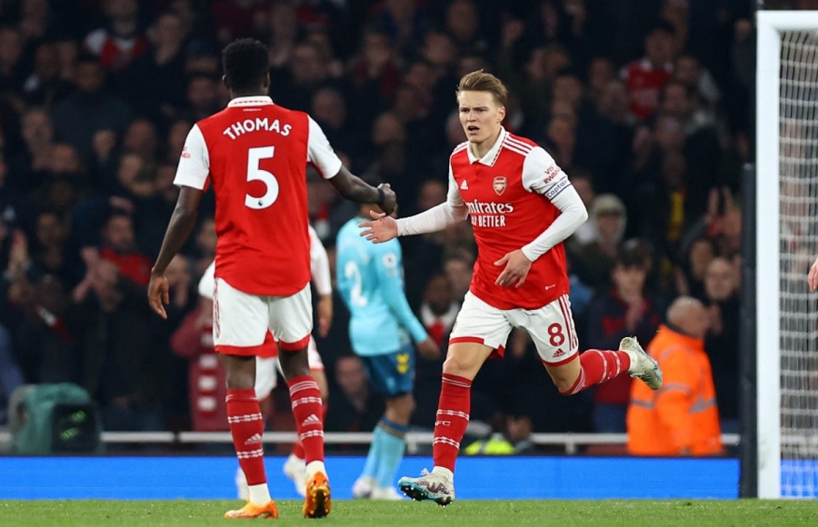 Arsenal menyamakan kedudukan southampton di menit-menit terakhir pertandingan
