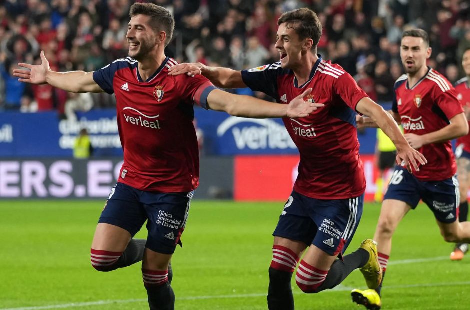 Các cầu thủ Osasuna đang rất cố gắng để có được vé dự Europa League. 