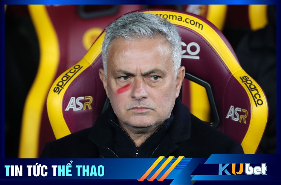 “Người Đặc Biệt” HLV Jose Mourinho của CLB AS Roma.