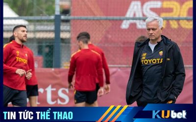 Mourinho trong buổi tập của AS Roma hôm mùng 10/05