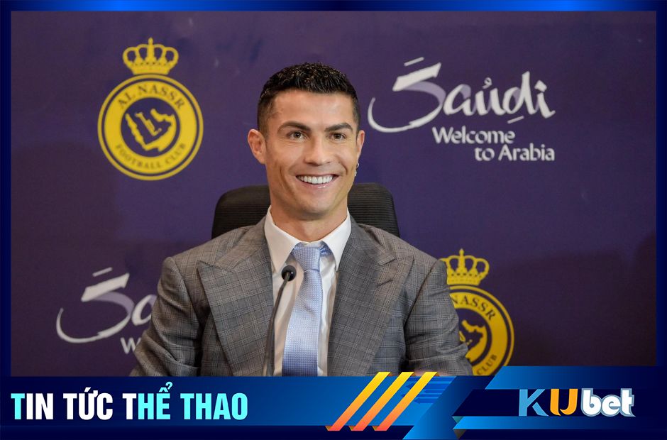 Ronaldo trong cuộc họp báo mà CLB Al Nassr ra mắt anh với truyền thông