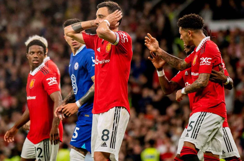 Các cầu thủ Man Utd mang áo màu đỏ trong chiến thắng 4-1 trước Chelsea.