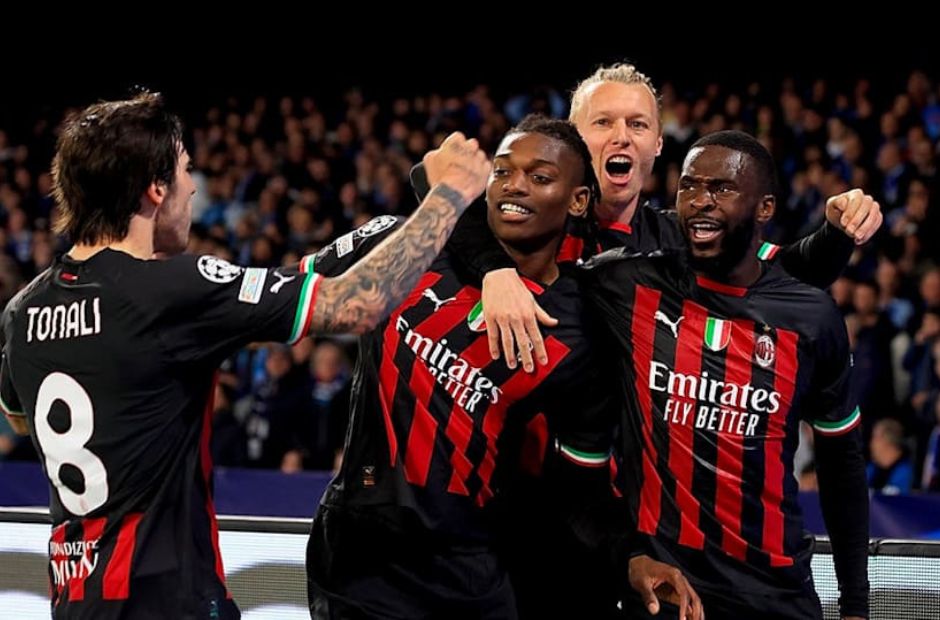 Ac Milan đã bị loại khỏi Champions League bởi đội bóng cùng thành phố Inter Milan.
