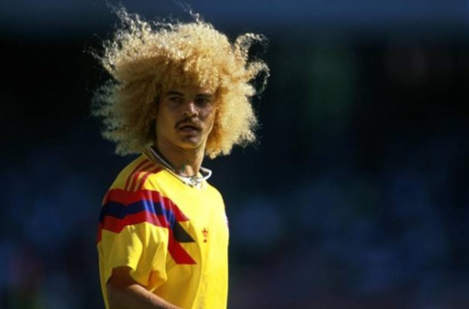 Carlos Valderrama (1990). Đội trưởng của Colombia mang tới World Cup 1990 kiểu đầu “ Tổ Quạ” với màu vàng nổi bật khiên các anh em Kubet tưởng tượng ra như đống rơm của các bà, các mẹ Việt Nam.