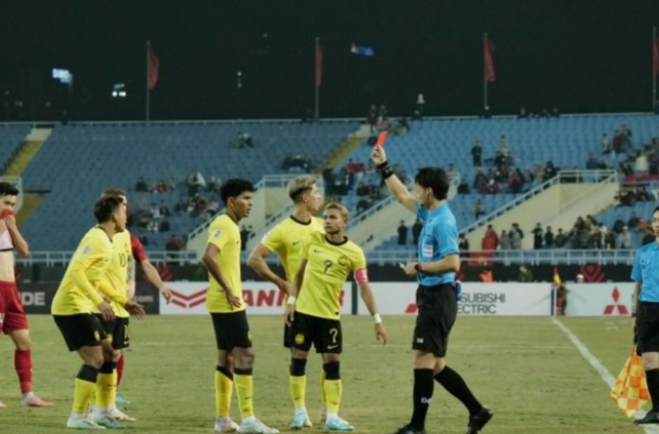 Trọng tài Sato rút thẻ đỏ với cầu thủ Malaysia - (Kubet cập nhật)