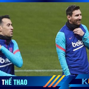Messi Vs Busquets đang khởi động trong màu áo CLB Barca.