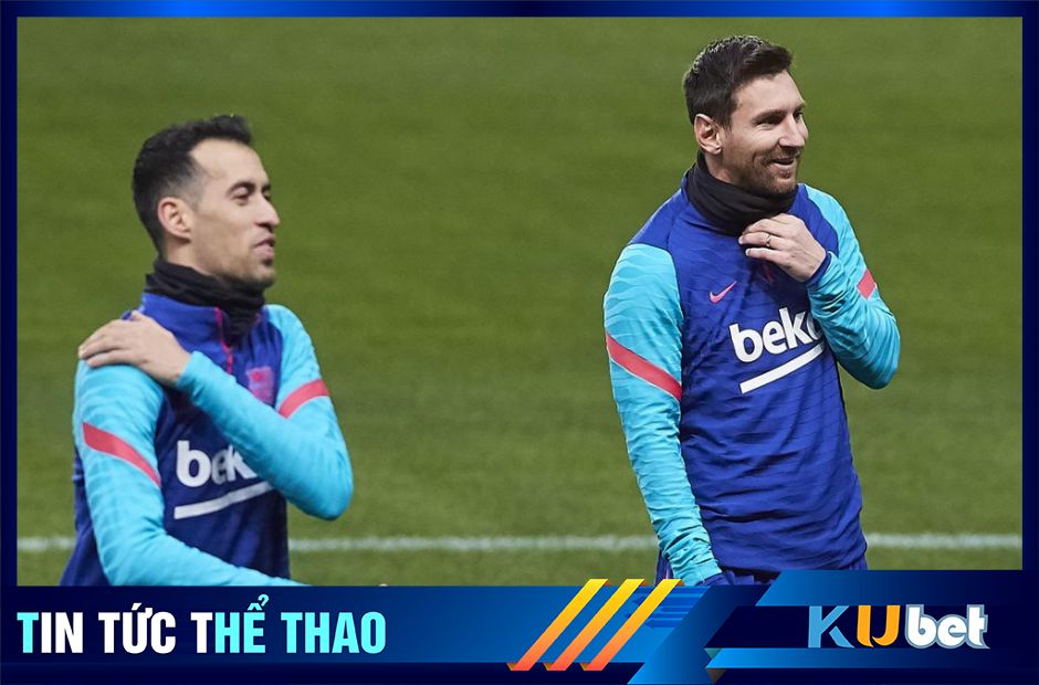 Messi Vs Busquets đang khởi động trong màu áo CLB Barca.