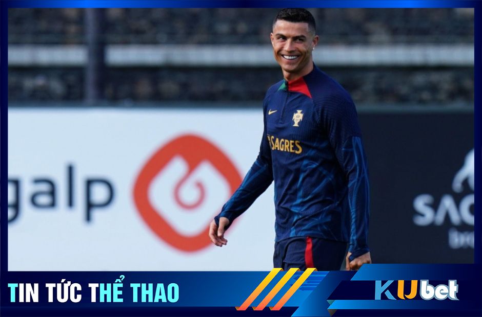 Ronaldo cười rất tươi trong lần hội quân cùng đội tuyển Bồ Đào Nha