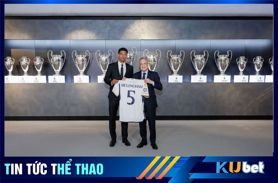 Chủ tịch Real Ông Florentino Perez trao chiếc áo số 5 cho Bellingham trước di sản 14 chiếc cúp vô địch Champions League của CLB