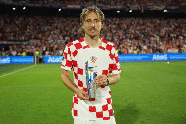  Không chỉ giúp Croatia định đoạt trận đấu, Modric còn mang đến một màn trình diễn đỉnh cao xuyên suốt trận đấu và hoàn toàn xứng đáng với danh hiệu Cầu thủ xuất sắc nhất.
