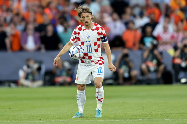  Màn thể hiện đến từ Modric được chấm điểm 9 bởi Sofascore - cao hơn bất kỳ cầu thủ nào của cả hai đội. Ở tuổi 37, rõ ràng Modric vẫn là tiền vệ trung tâm xuất sắc bậc nhất Châu  u. 