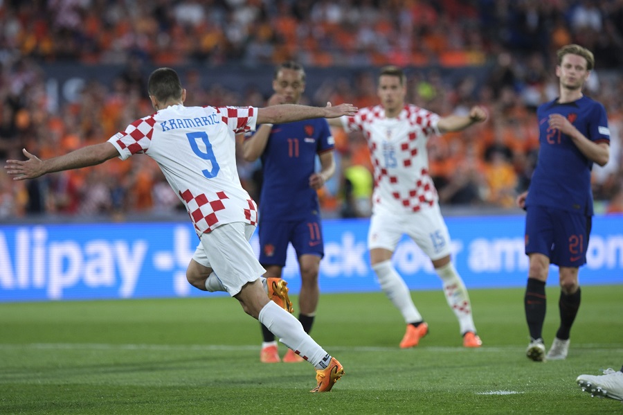 Đêm qua, loạt trận Nations League đã chính thức trở lại với cuộc thư hùng giữa tuyển Hà Lan và Croatia trong khuôn khổ bán kết.
