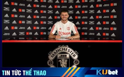 Mason Mount trong buổi lễ ký kết hợp đồng với Man Utd hôm nay