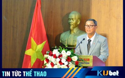HLV Mai Đức Chung phát biểu tại lễ xuất quân của tuyển nữ Việt Nam