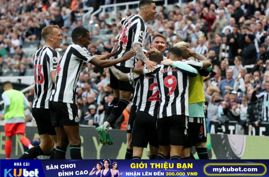 Kubet cập nhật hình ảnh các cầu thủ Newcastle cùng nhau ăn mừng bàn thắng 