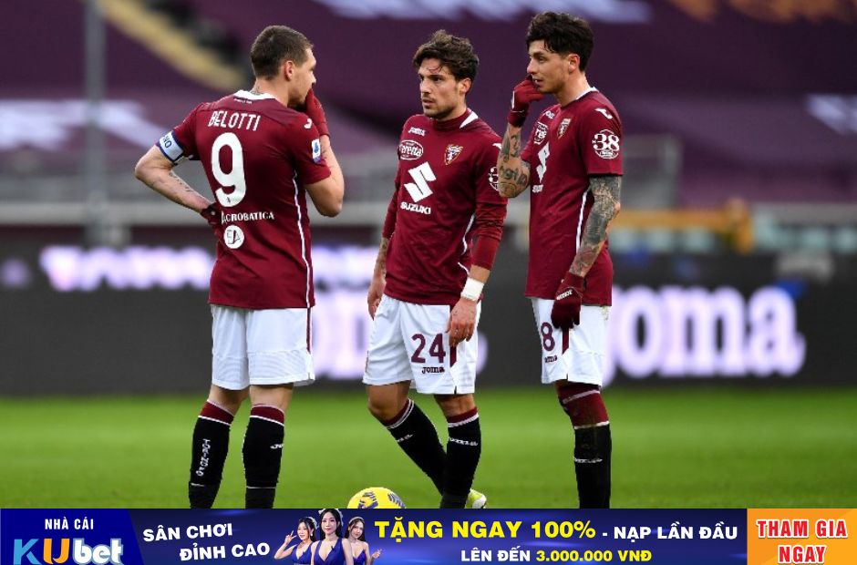 Kubet cập nhật hình ảnh các cầu thủ Torino đang dàn xếp một pha đá phạt 