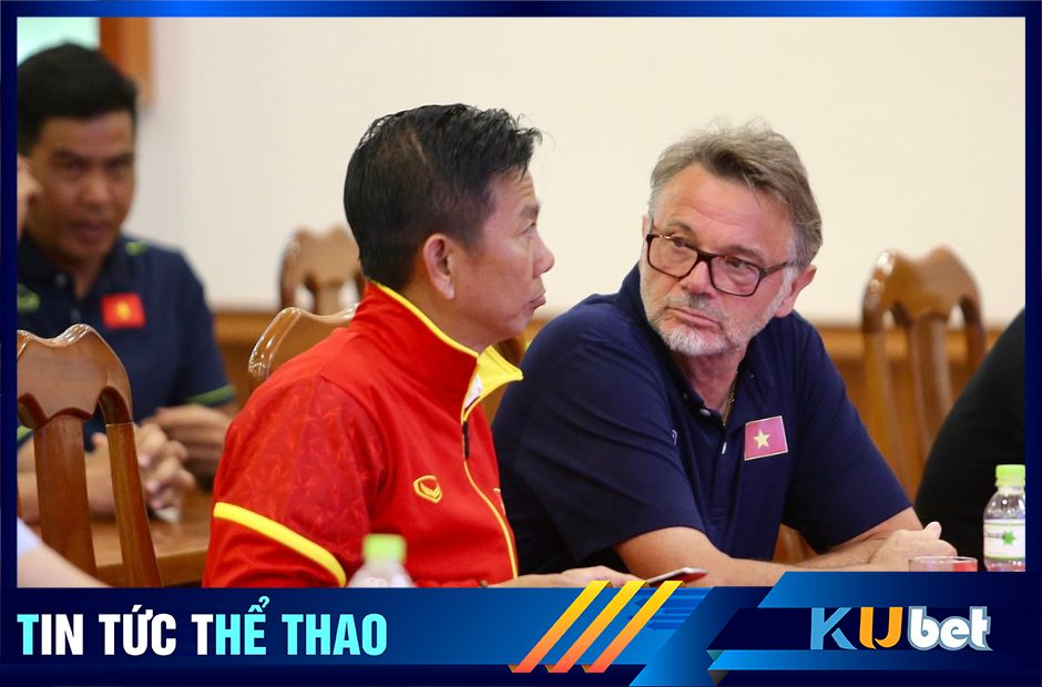 Kubet cập nhật hình ảnh ông Troussier gặp mặt và nói chuyện cùng ông Hoàng Anh Tuấn tại VFF.