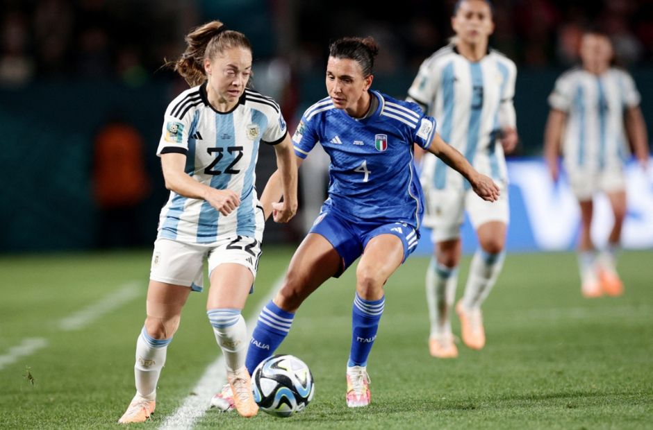 Các cô gái Argentina đã để thua sát nút các cô gái Italia với tỷ số 0-1 
