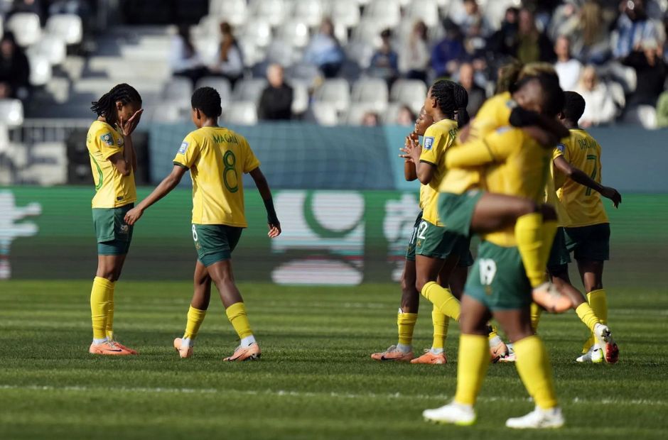 Các cô gái Nam Phi ăn mừng vì họ đã bắt Argentina phải chia điểm với mình bằng kết quả hòa 2-2
