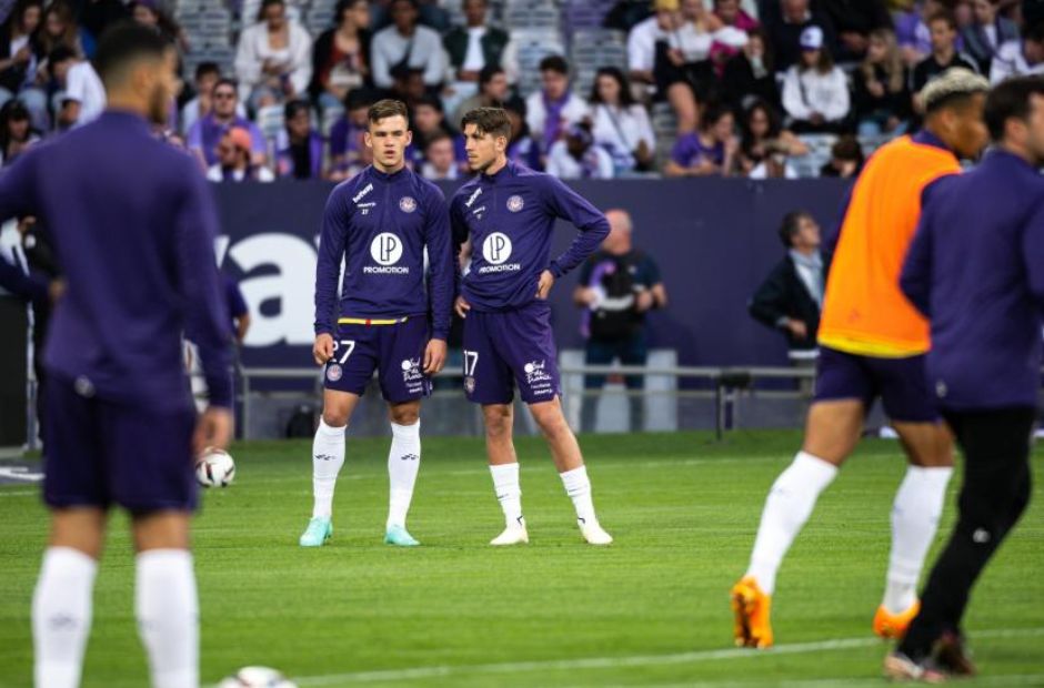 Kubet cập nhật: các cầu thủ Toulouse trong trang phục màu tím vô cùng thu hút