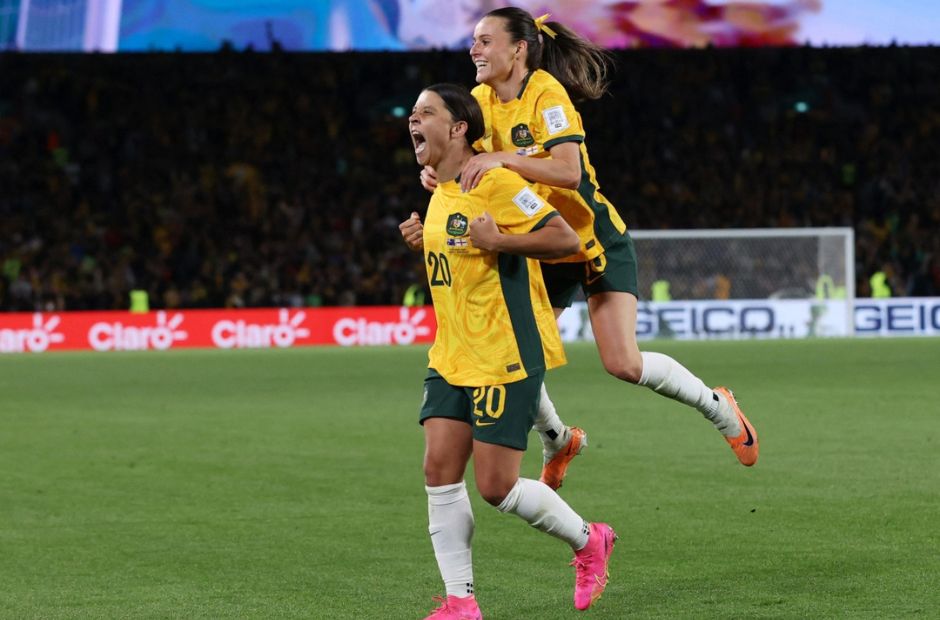 Kubet cập nhật hình ảnh các cô gái tuyển Úc ăn mừng bàn thắng ghi được vào lưới tuyển Anh 