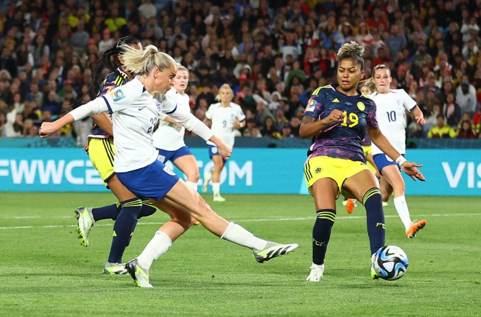 Tuyển nữ Anh ngược dòng giành chiến thắng trước Colombia