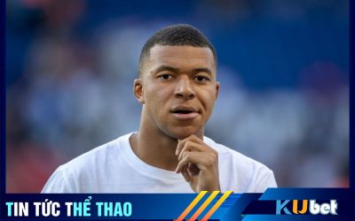 Mbappe trên sân tập của PSG hôm 13 tháng 8